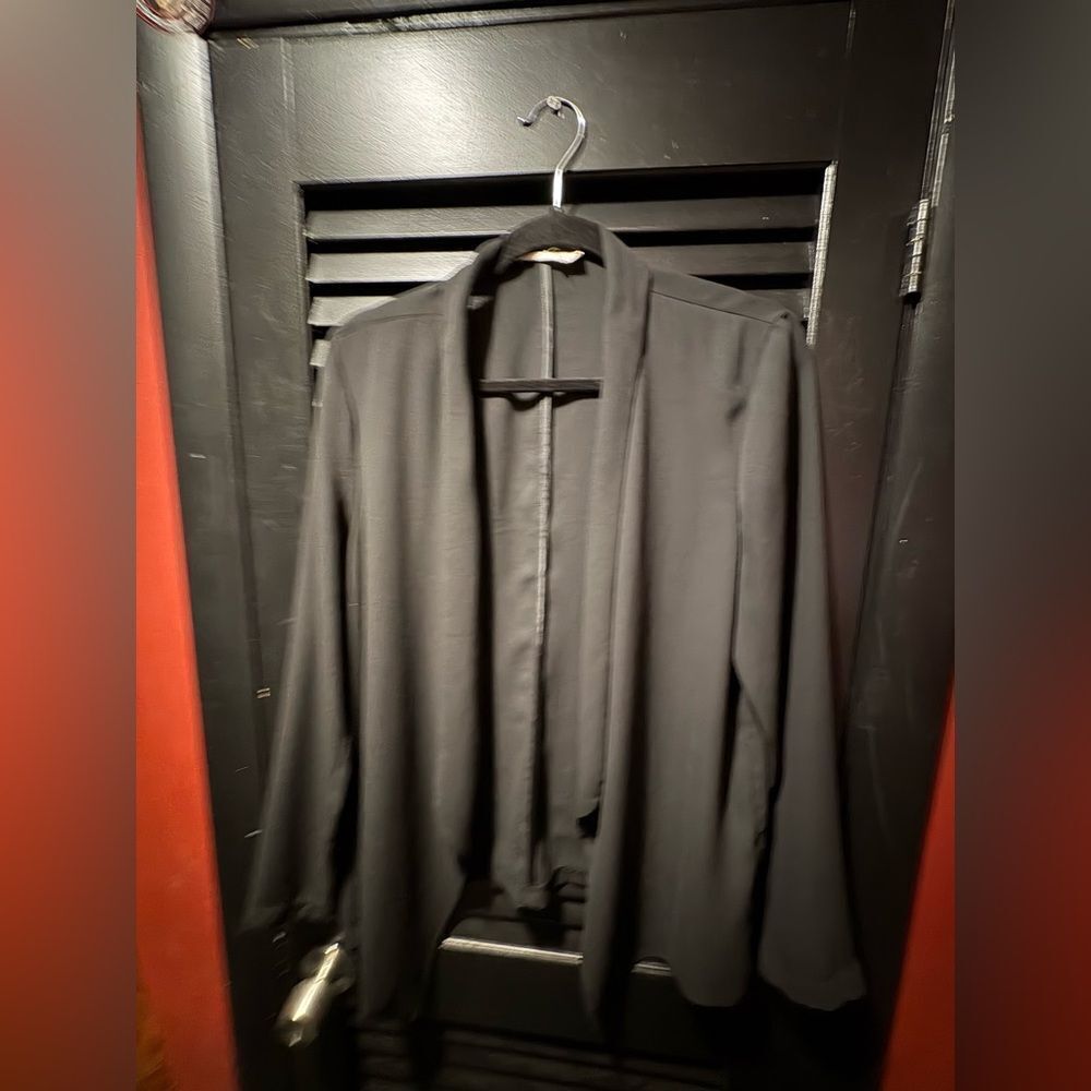 Women’s black lightweight blazer
